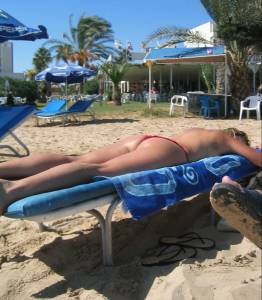 Girls Sunbathing in Greece (68 Pics)-l7dvrg97u5.jpg
