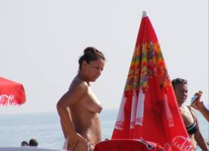 Topless-Girls-at-Mamaia-Beach-%2848-Pics%29-j7dvr8o7jk.jpg