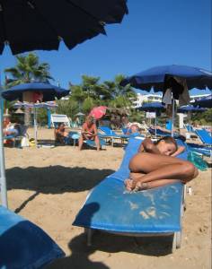 Girls-Sunbathing-in-Greece-%2868-Pics%29-47dvrgv4ym.jpg