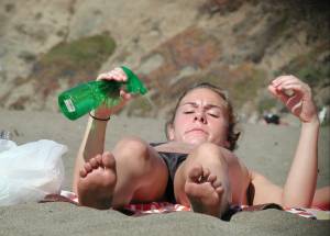 Girls Sunbathing in Greece (68 Pics)-d7dvrfe6gl.jpg
