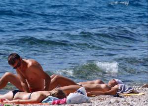 Topless Girls at the Beaches of Croatia (87 Pics)-r7dvurran1.jpg