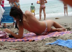 Amazing Topless Girl on the Beach (45 Pics)-r7dvu8bje5.jpg