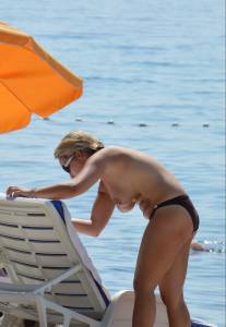 Topless-Girls-at-the-Beaches-of-Croatia-%2887-Pics%29-y7dvusn75i.jpg
