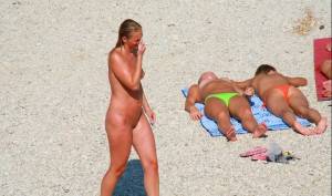 Topless-Neon-Sisters-%2824-Pics%29-d7dx39h3dq.jpg