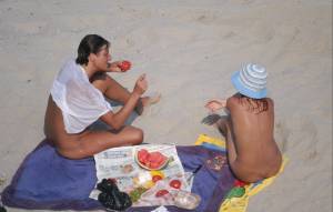 Spying Varna Beach Couple (50 Pics)-a7ea6iqr7x.jpg