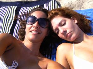 2-Greek-Bikini-Girls-Skiathos-Banana-Beach-2008-c7ea8kwzha.jpg