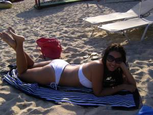 2-Greek-Bikini-Girls-Skiathos-Banana-Beach-2008-j7ea8l03wi.jpg