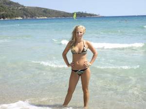 Bikini-Pics-Greece-Vacation-z7ecm25pa6.jpg