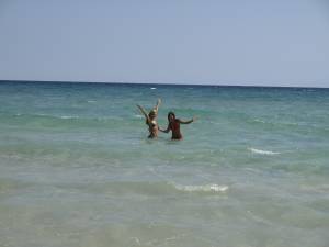 Bikini-Pics-Greece-Vacation-r7ecm3jrej.jpg