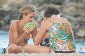 Beach Candid Voyeur Spy of Teens on Nude Beach [x91]u7eedv7oqx.jpg