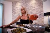 Madelyn-Monroe-Pussy-For-The-Private-Chef-27ekwromzg.jpg