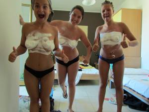 3 Amateur Girls On Vacation [x807]-27ehebo4gp.jpg