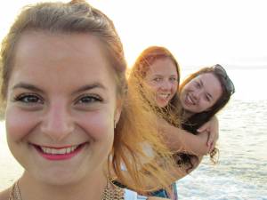 3 Amateur Girls On Vacation [x807]-37eheahmaw.jpg