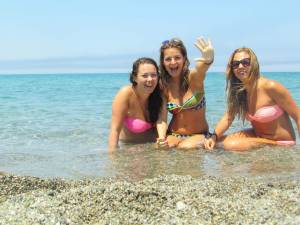 3 Amateur Girls On Vacation [x807]-h7ehe1gqt2.jpg