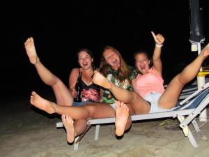 3 Amateur Girls On Vacation [x807]-l7ehecaq1p.jpg