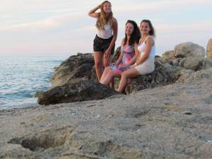 3 Amateur Girls On Vacation [x807]-37ehdxcjex.jpg
