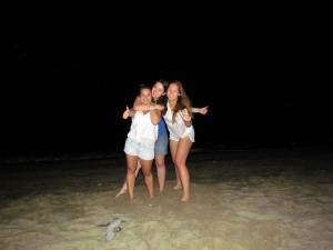 3 Amateur Girls On Vacation [x807]-g7ehdsmrib.jpg