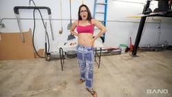 Xaya Lovelle Is A Hippie Chick That Will Fuck To Get Her Car Fixed-v7eh02tsnh.jpg