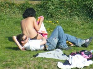 Spying-Couple-Having-Sex-Getting-Caught-By-Police-57ehf05xss.jpg