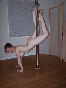Amanda Naked Pole Dancing And More [x133]-67ehj9wnhz.jpg