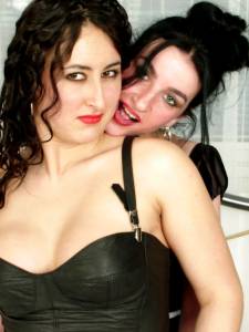 Two brunette lesbians speculum and fisting [x230]-o7eiukcsd5.jpg
