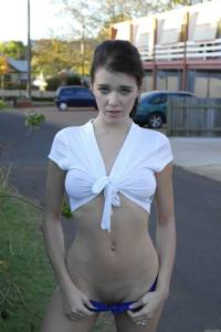 Amateur girl wetting and soaping hooters while washing car on la [x250]-d7e0shgwnr.jpg