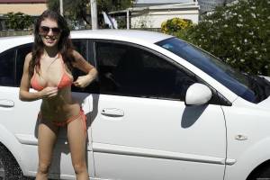 Amateur girl wetting and soaping hooters while washing car on la [x250]-h7e0shk3u0.jpg