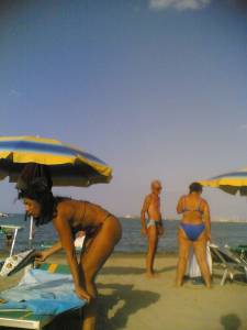 Italiana Mom On The Beach-r7e4pnk7hj.jpg