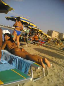 Italiana Mom On The Beach-27e4pn017z.jpg