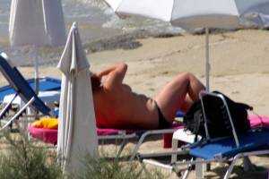 Large redhead woman in bikini in Agia Anna beach, Naxos-07e4pwskxz.jpg