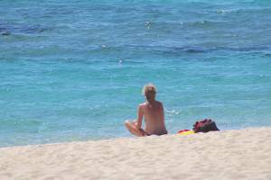 Milf caught topless in Mikri Vigla, Naxos-j7e4xwgk6w.jpg
