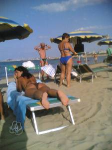 Italiana Mom On The Beacho7e4pnh2mi.jpg