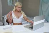 Serena-Avary-Working-From-Home-z7e5vdn4m0.jpg