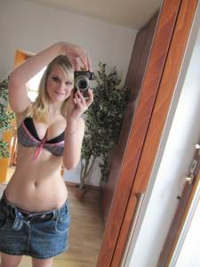 Stunning amateur blonde selfies (24 pics)-17e7a6cljs.jpg