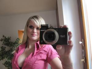 Stunning-amateur-blonde-selfies-%2824-pics%29-r7e7a6noa6.jpg