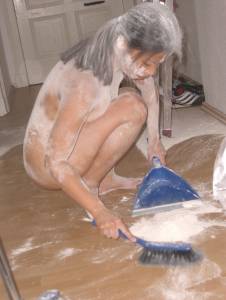 Women Cleaning (65 pics)-b7e70vv0cn.jpg