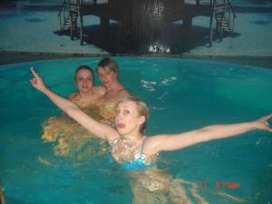Teengirls im Pool [x49]-c7elltlfm5.jpg