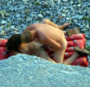 Spying-a-couple-having-sex-on-beach-%5Bx30%5D-17enhvfvrm.jpg