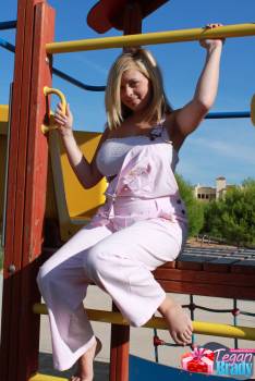 Tegan Brady - At the playground (1600px) x 135-67eoeogi5a.jpg