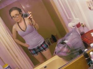 A cute chick with glasses took some nice selfies (26 Pics)-k7erin1qmb.jpg