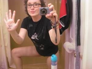 A cute chick with glasses took some nice selfies (26 Pics)-07erimszbc.jpg
