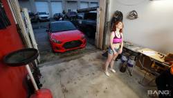 Annabel Redd Gets Her Pussy Wrecked In The Mechanics Garage - 46x-67ewddgj01.jpg