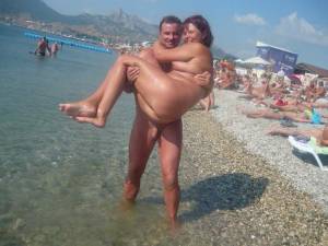 Nudist Couple On Vacation [x174]-i7fbdewwqo.jpg
