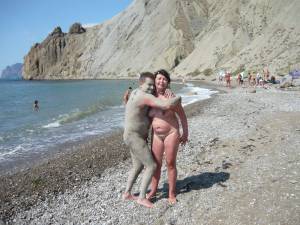 Nudist-Couple-On-Vacation-%5Bx174%5D-d7fbdhm5ki.jpg