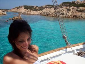 Brunette-topless-on-vacation--mostly-NN-%5Bx93%5D-57fd4o0dgh.jpg