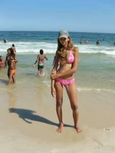 Stacked Brazilian Teen Showing Oiff On The Beach In A Bikini-v7fd7mhyiv.jpg