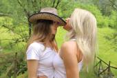 Cara Mell & Stefani - Pastoral Beauty-j7nbndpfvb.jpg