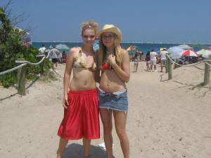 Blonde Amateur Kate on the Beach (27 images)-c7f7c97smd.jpg
