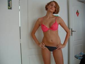 Sexy Girl I Met On Beach (38 foto)-17f73redos.jpg