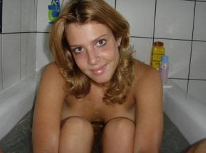 Hungarian Blowjob Girl [x70]-y7f71fae1k.jpg
